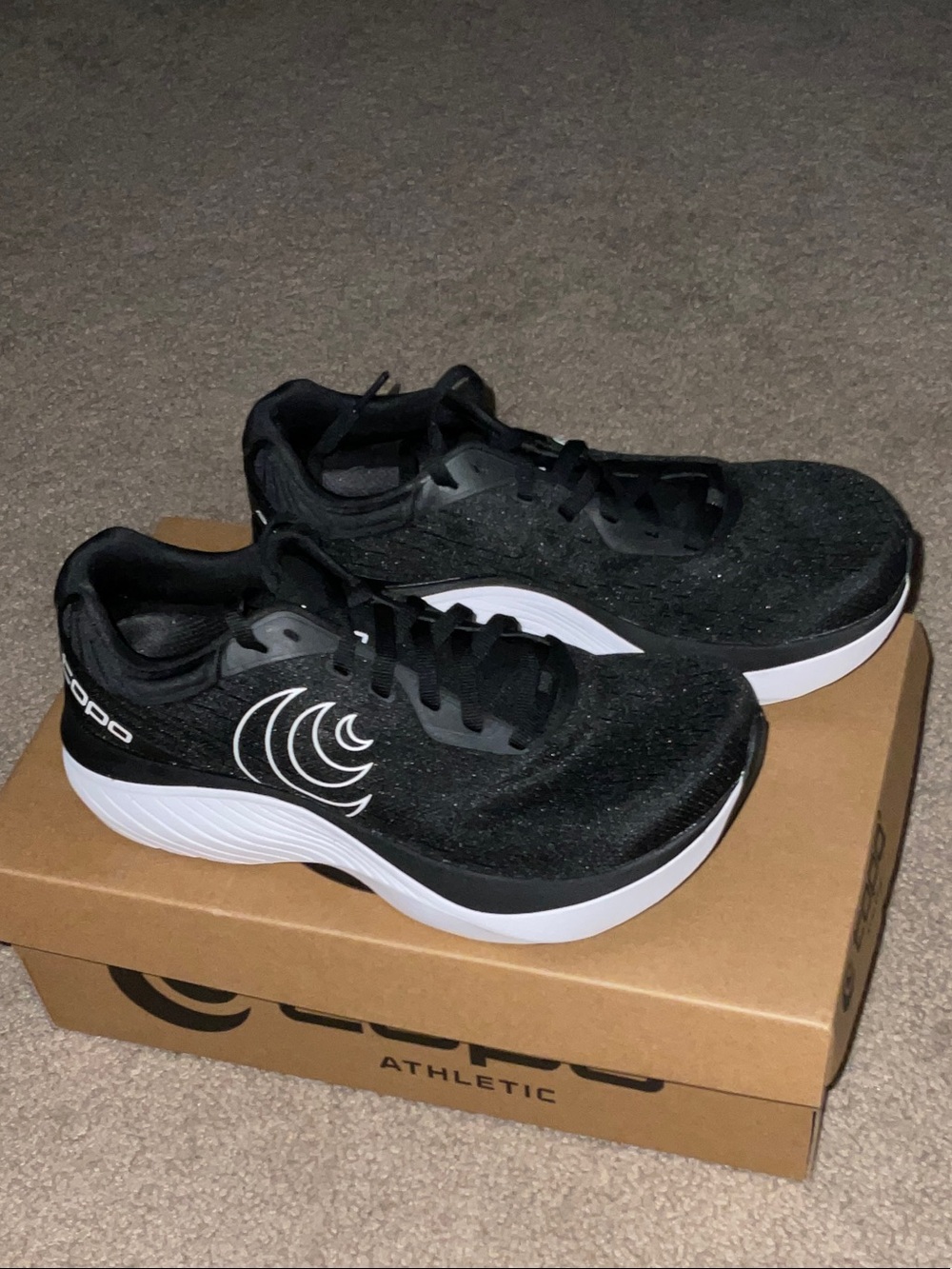 Women’s Topo Atmos size 7.5